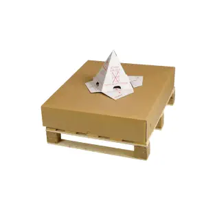 Pyramide en carton, 200 x 200 x 230 mm